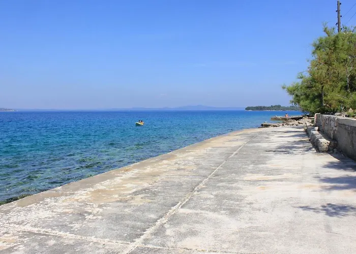 With Parking Space Zman, Dugi Otok - 449 Žman